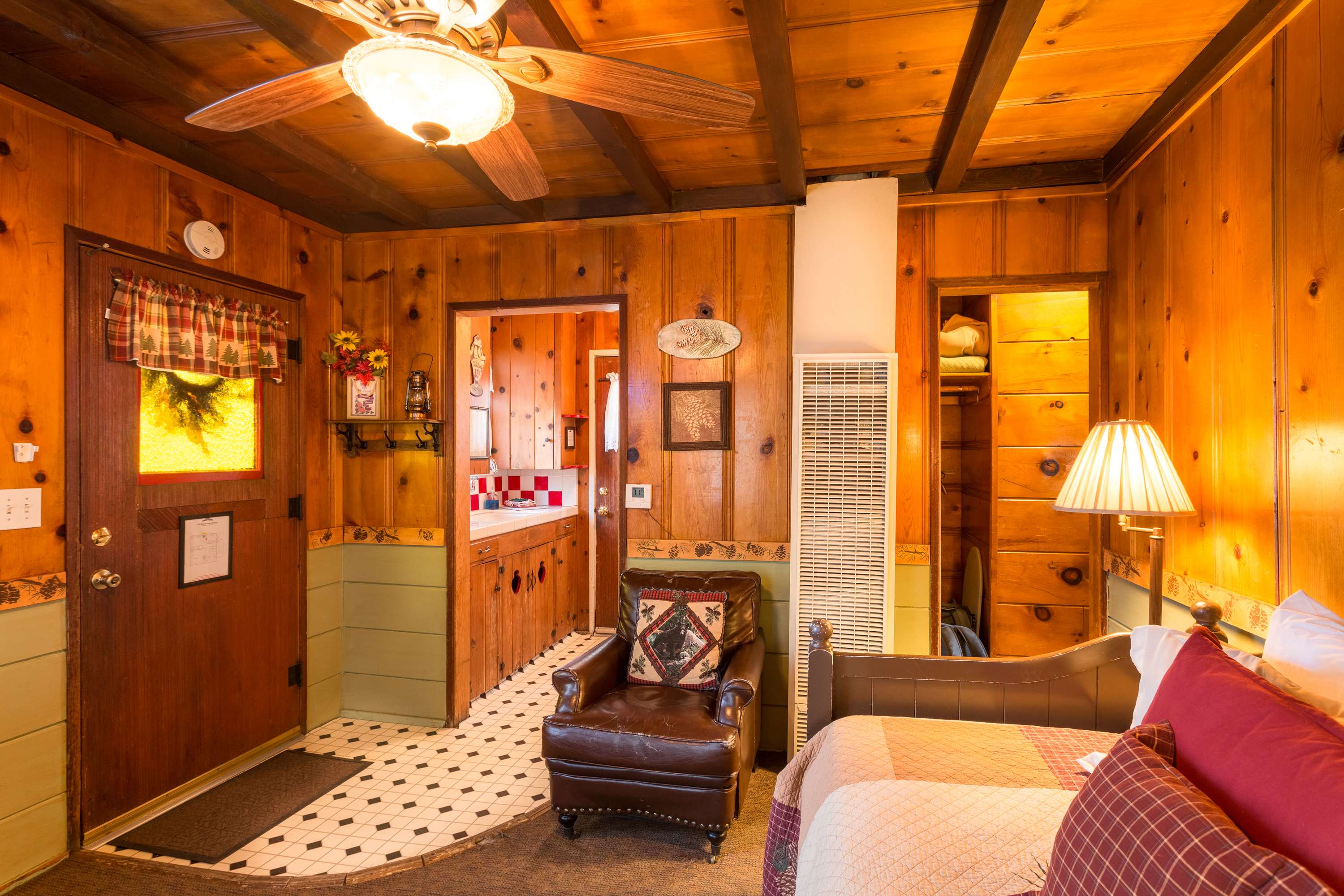 Cabins for Rent near Lake Arrowhead, CA 1 Bedroom Cabins Arrowhead